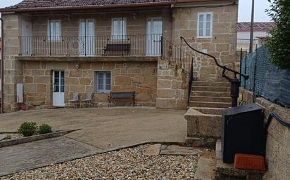 Außenansicht von Haus oder Chalet zum verkauf in Ponte Caldelas mit Terrasse und Balkon