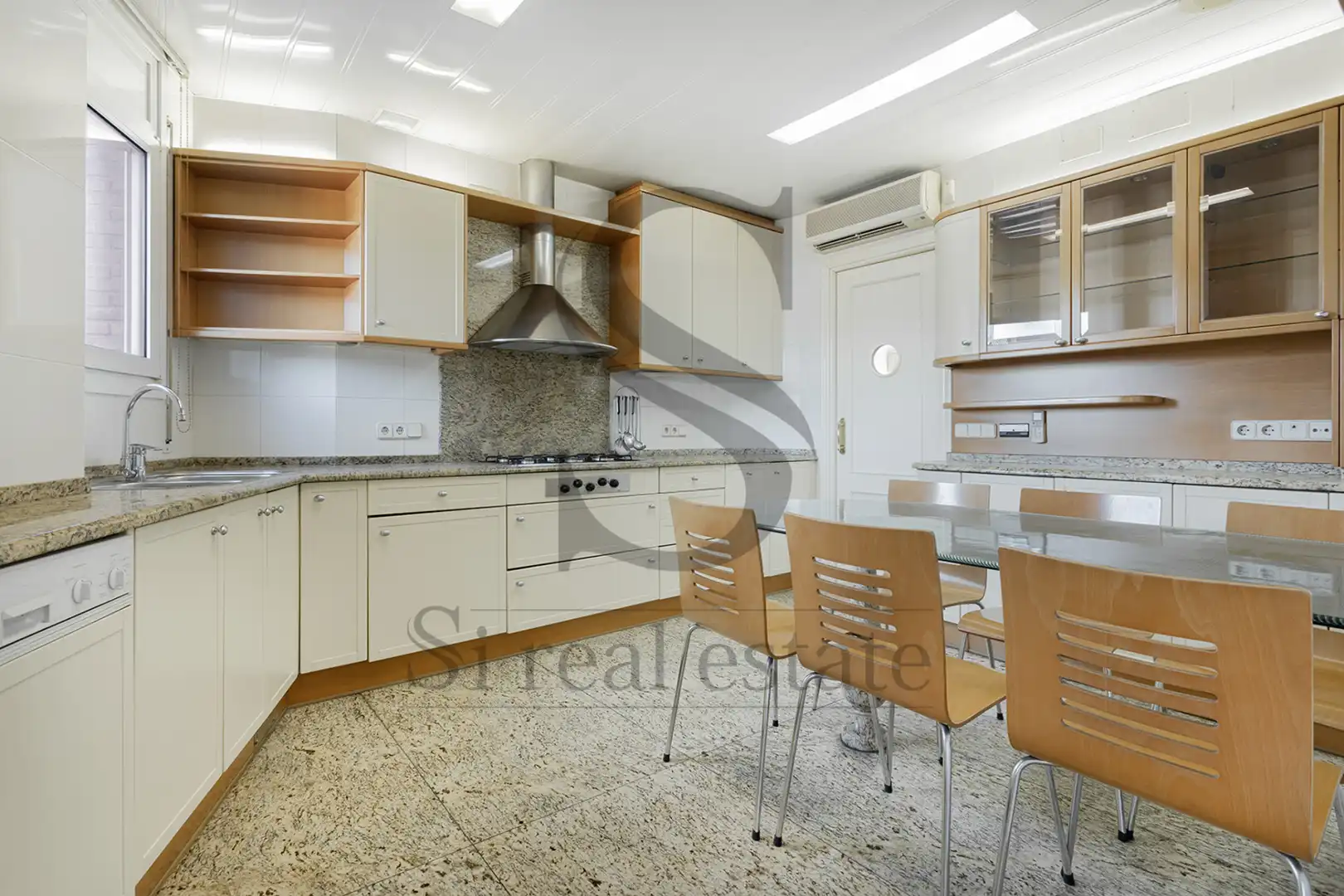 Cuina de Dúplex en venda en Barcelona amb Aire condicionat, Calefacció i Parquet