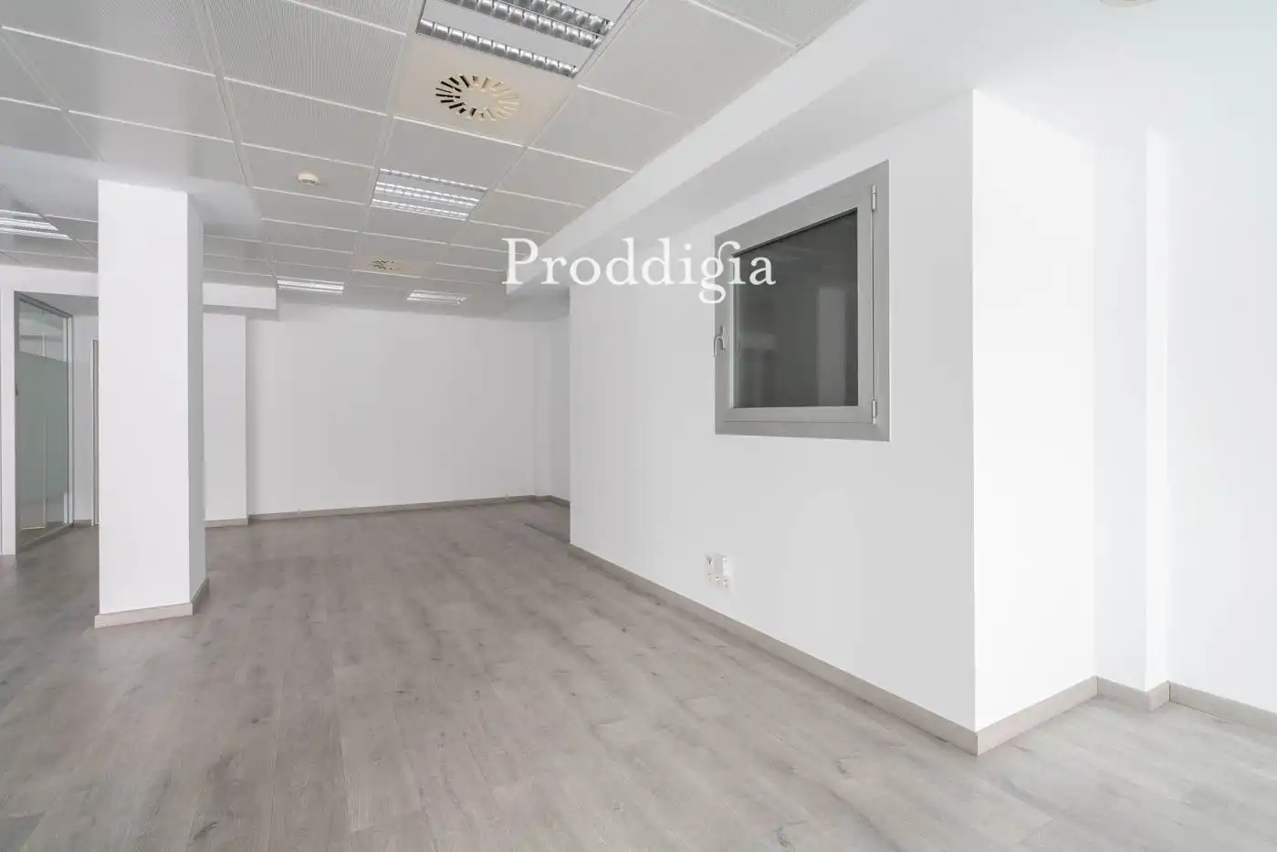 Büro zur Miete in Barcelona mit Klimaanlage, Heizung und Alarm
