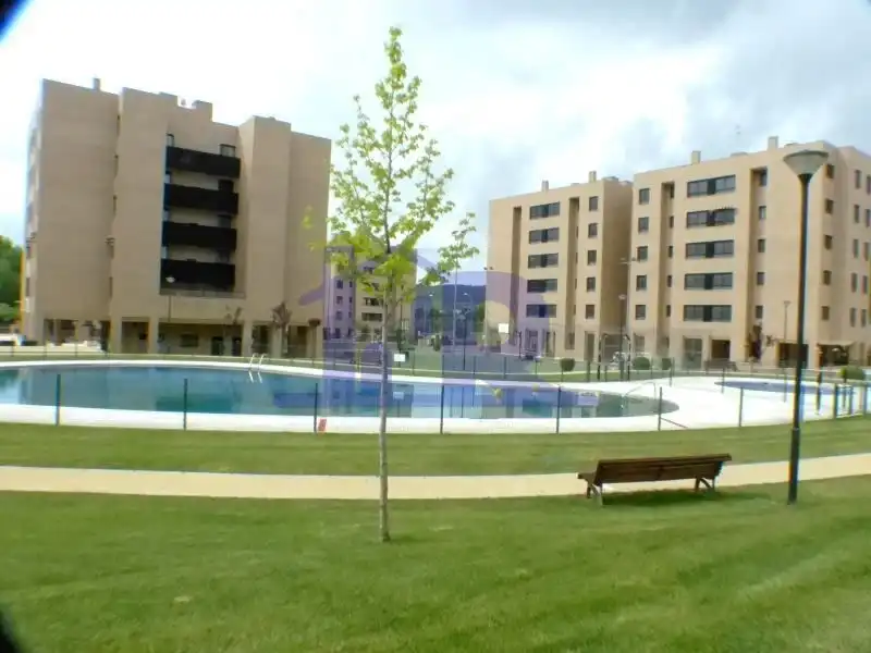 Piscina de Pis en venda en Cuenca amb Calefacció, Terrassa i Traster