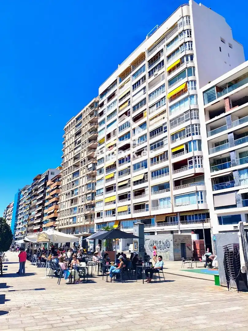 Vista exterior de Pis en venda en Alicante / Alacant amb Terrassa i Balcó