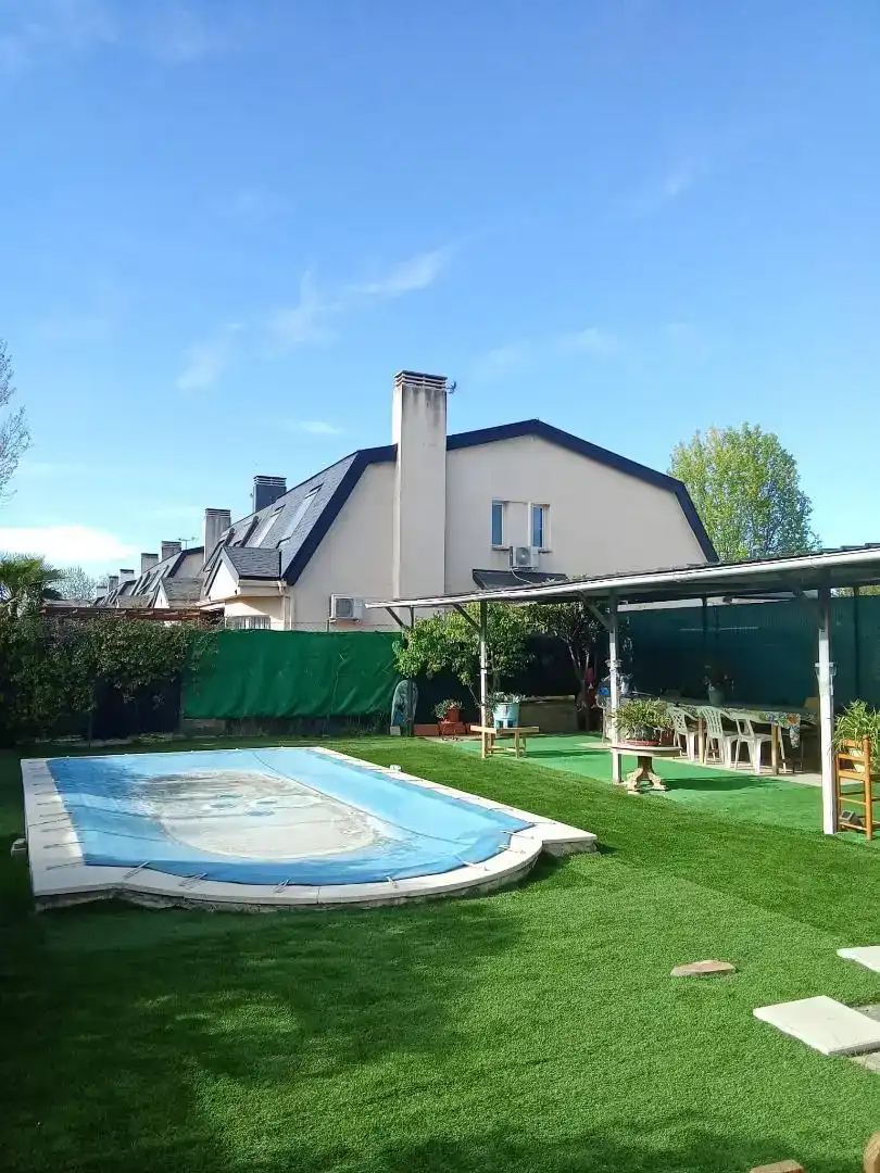 Piscina de Casa o chalet para compartir en Aranjuez con Jardín privado, Amueblado y Horno
