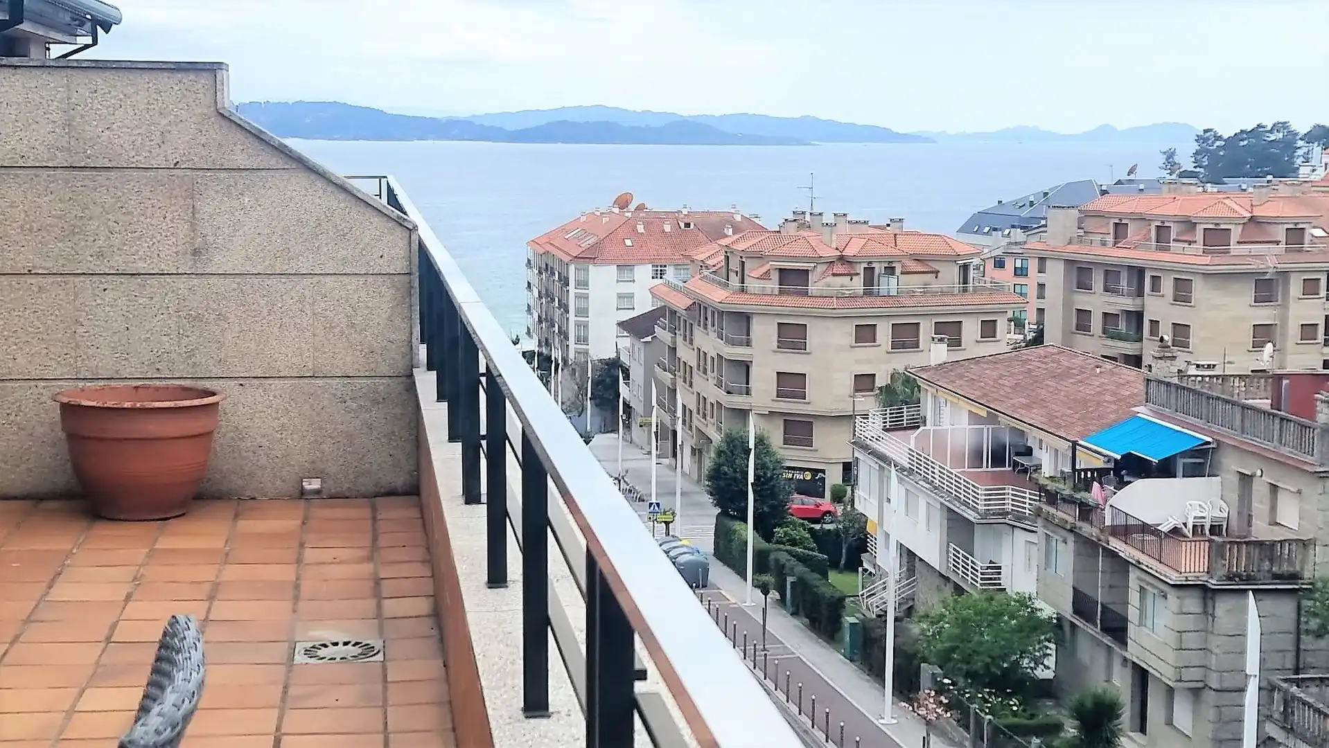 Vista exterior de Àtic de lloguer en Sanxenxo amb Jardí privat, Terrassa i Piscina