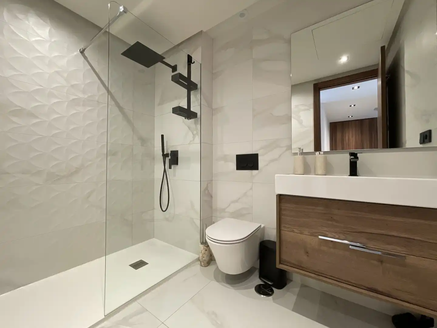 Bathroom of Apartments for rent in Marbella  with Air Conditioner, Terrace and Storage room