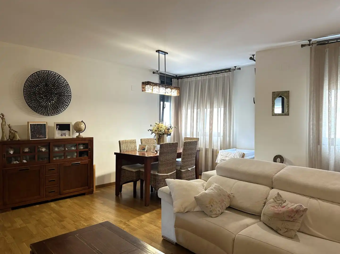 Wohnzimmer von Einfamilien-Reihenhaus zum Verkauf in Agullent mit Klimaanlage und Heizung
