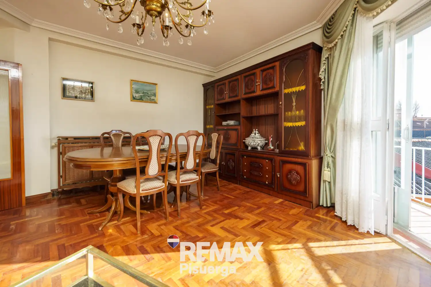 Menjador de Casa o xalet en venda en Venta de Baños amb Jardí privat, Terrassa i Traster