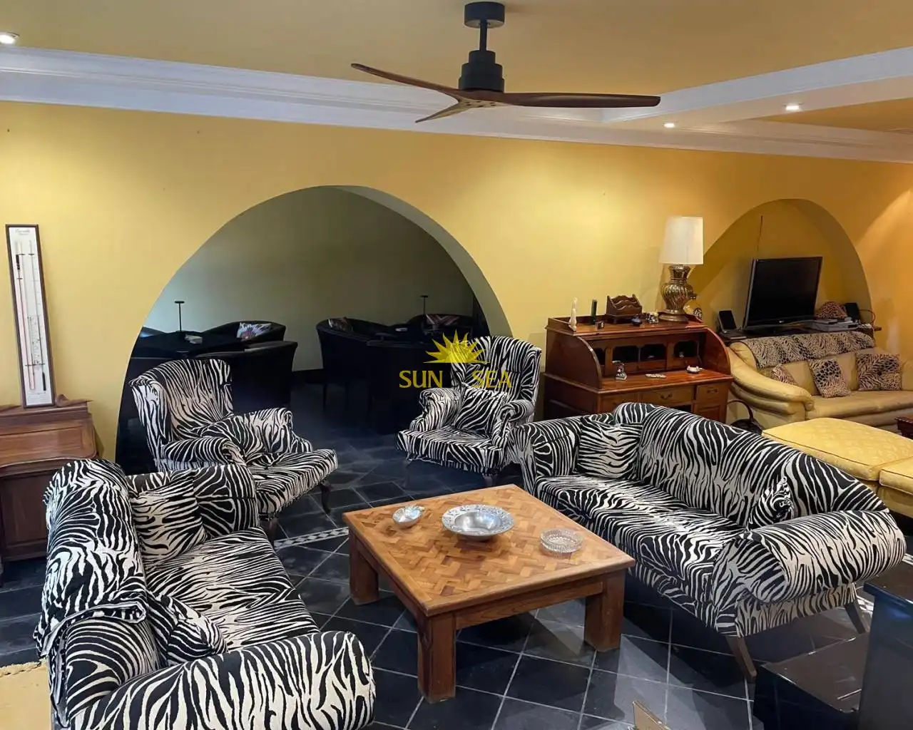 Living room of Houses for rent in Benidorm  with Air Conditioner, Private garden and Terrace