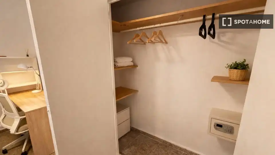 Habitación de Piso de alquiler en Valencia con Aire acondicionado, Calefacción y Amueblado