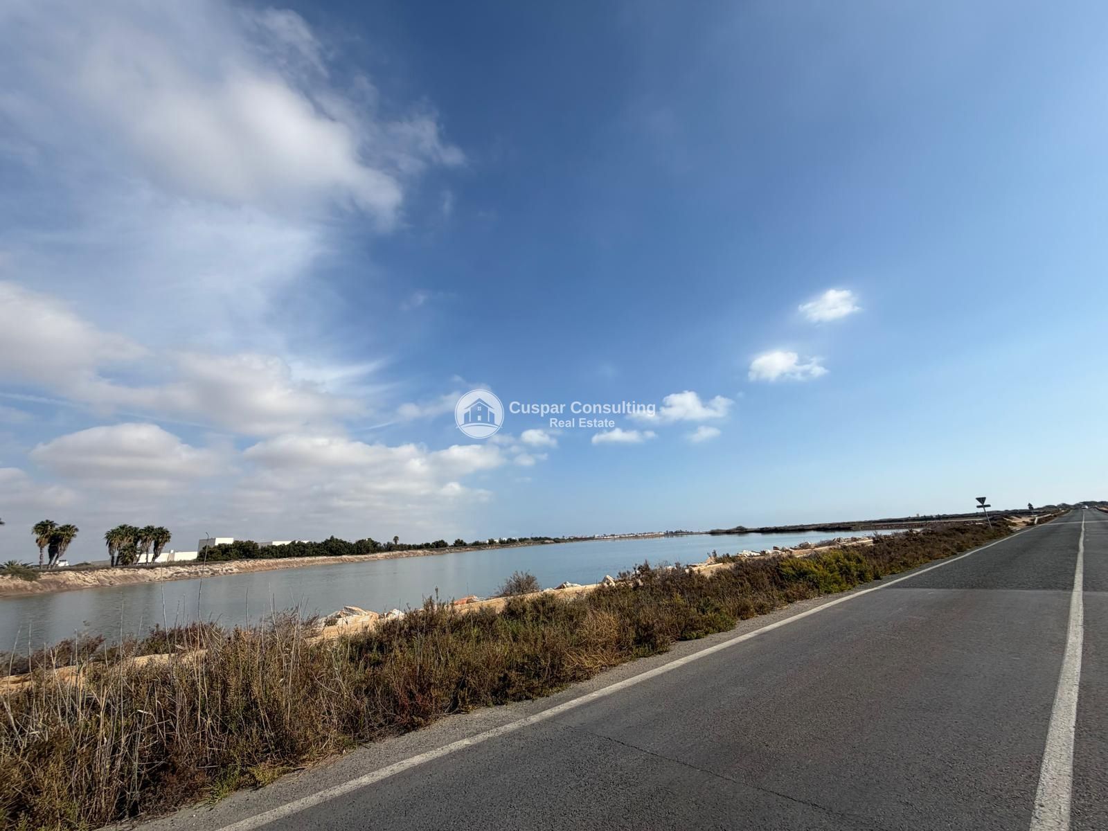 Casa adosada en venda en San Pedro del Pinatar amb Aire condicionat, Calefacció i Jardí privat
