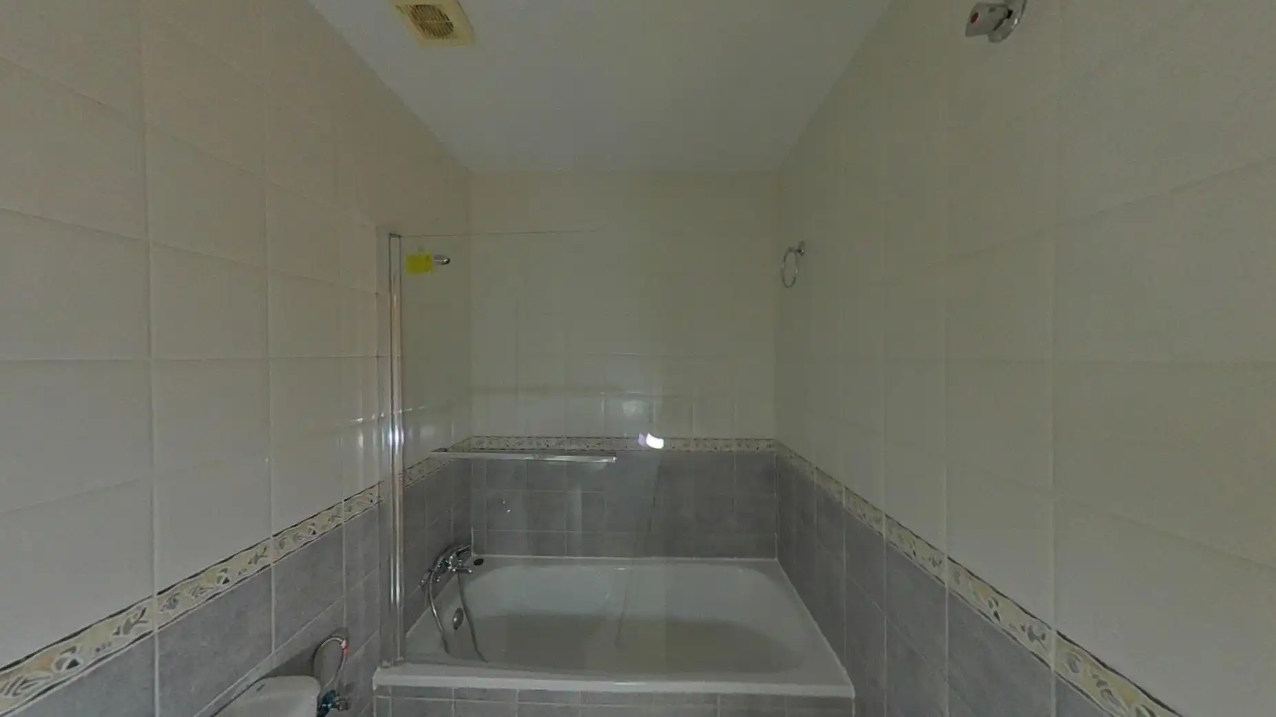 Baño de Piso en venta en Torrevieja con Piscina