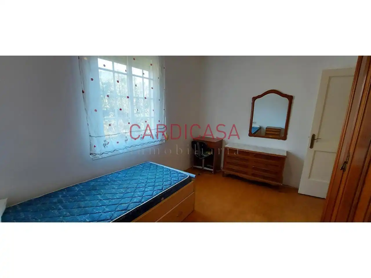 Habitación de Piso en venta en Vigo  con Calefacción, Terraza y Amueblado