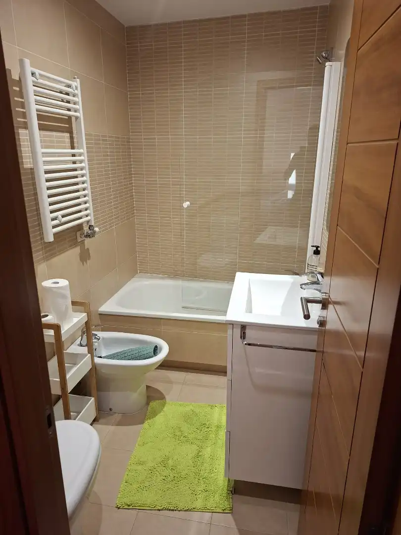Bathroom of Attic for rent in Pontevedra Capital   with Heating, Parquet flooring and Terrace