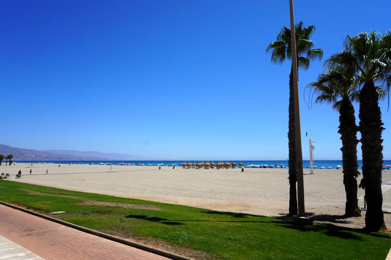 Vista exterior de Àtic en venda en Roquetas de Mar amb Terrassa, Moblat i Piscina comunitària