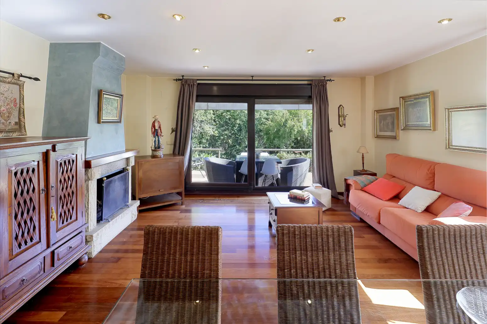 Sala d'estar de Casa o xalet en venda en Gijón  amb Calefacció, Terrassa i Traster
