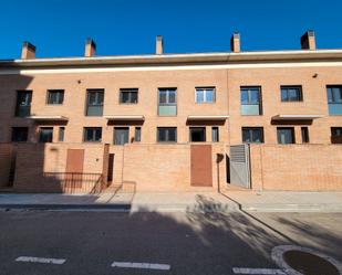 Vista exterior de Casa adosada en venda en Cervera amb Aire condicionat, Terrassa i Balcó