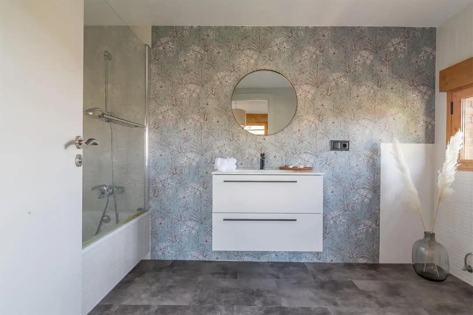 Bathroom of Houses for sale in Boadilla del Monte  with Air Conditioner, Swimming Pool and Balcony