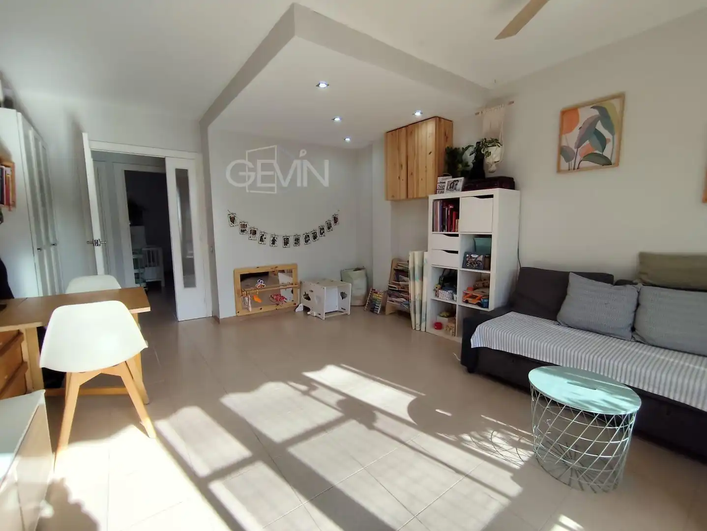 Sala de estar de Piso en venta en Santa Perpètua de Mogoda con Aire acondicionado, Trastero y Balcón