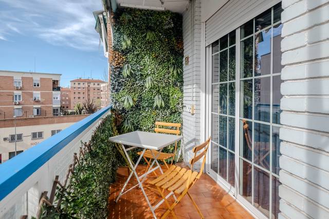 Piso en Venta en Calle de Villamanín en Lucero