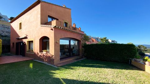 Venta casa adosada con vistas al mar en el centro de Begur