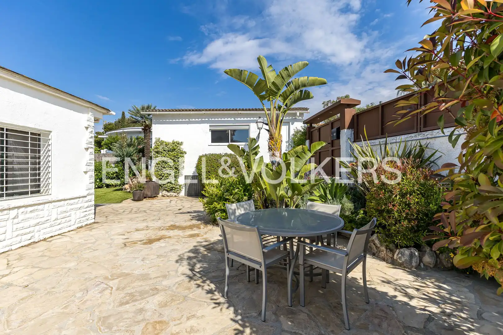 Vista exterior de Casa o chalet en venta en Vilanova i la Geltrú con Aire acondicionado, Calefacción y Jardín privado