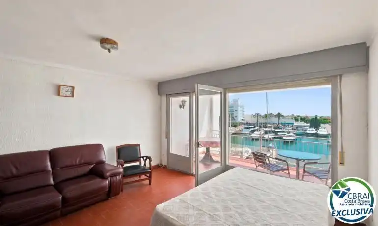 Dormitori de Apartament en venda en Empuriabrava