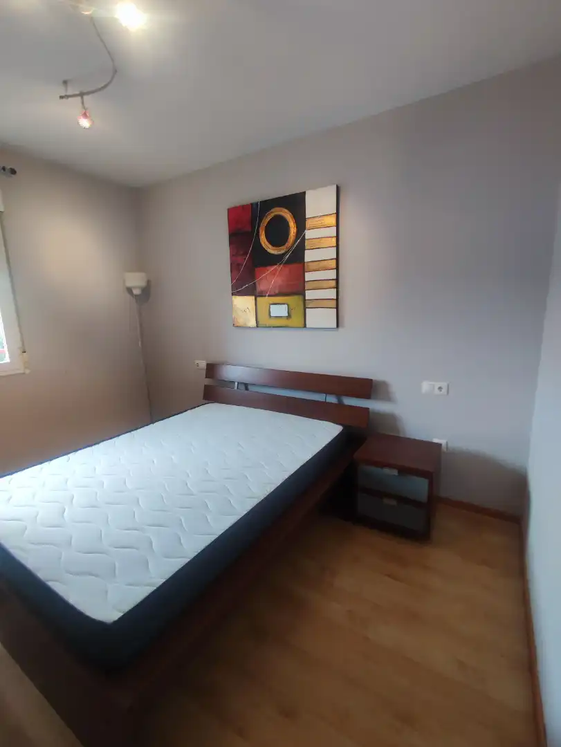 Schlafzimmer von Wohnungen zur Miete in Plasencia mit Klimaanlage, Heizung und Möbliert