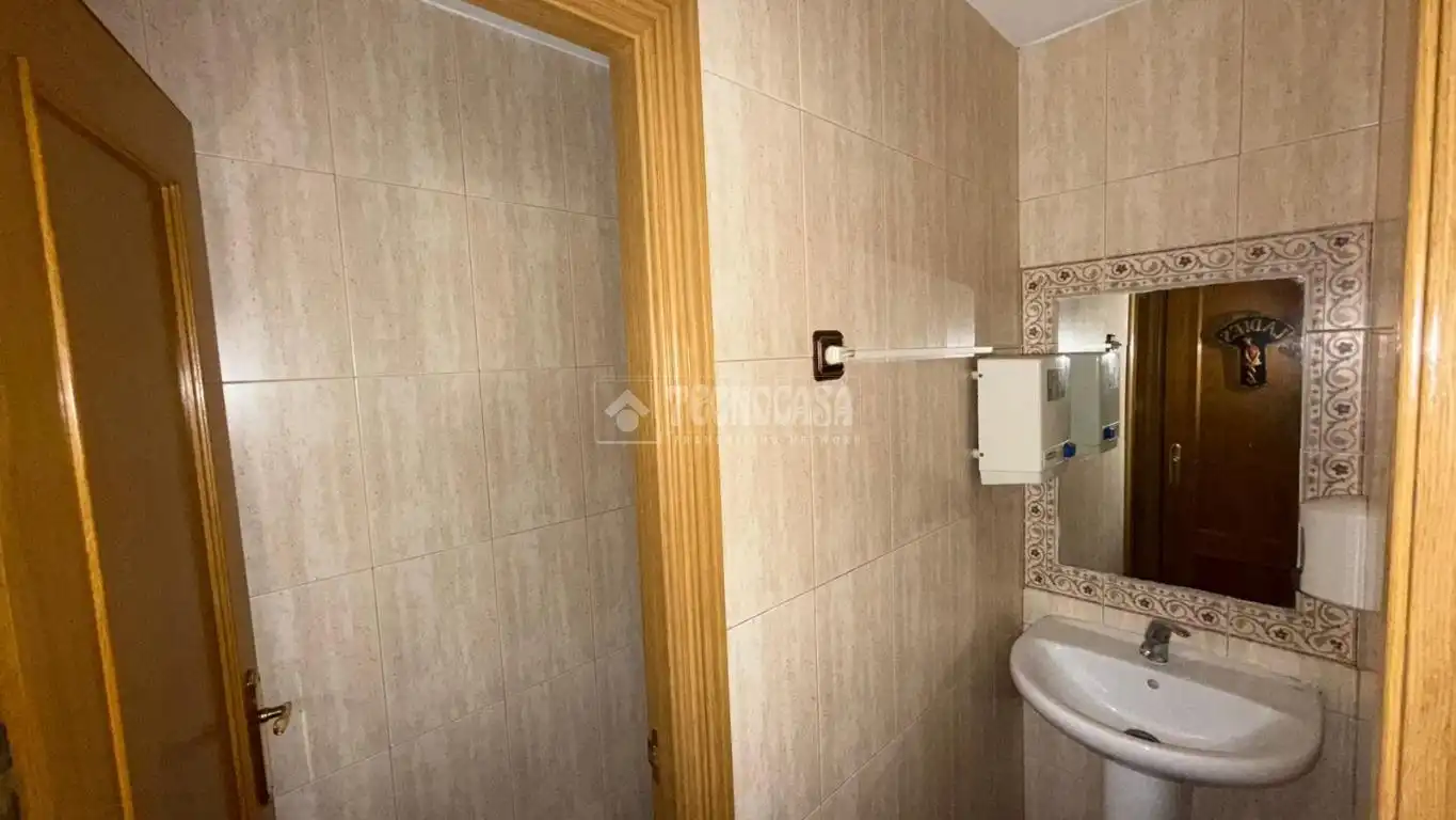 Baño de Local en venta en Azuqueca de Henares con Aire acondicionado y Amueblado