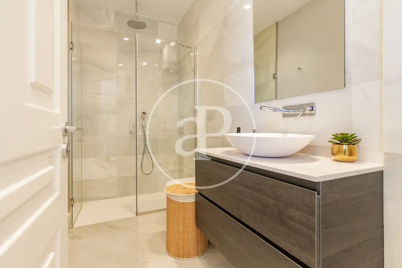 Bathroom of Attic for sale in Madrid  with Air Conditioner, Heating and Terrace