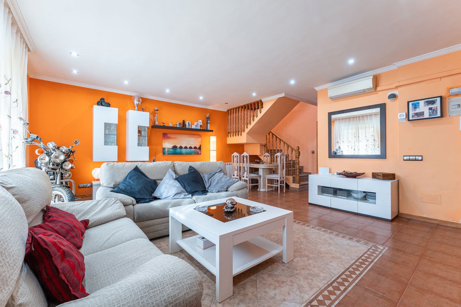 Sala d'estar de Casa o xalet en venda en Velilla de San Antonio amb Aire condicionat, Calefacció i Piscina