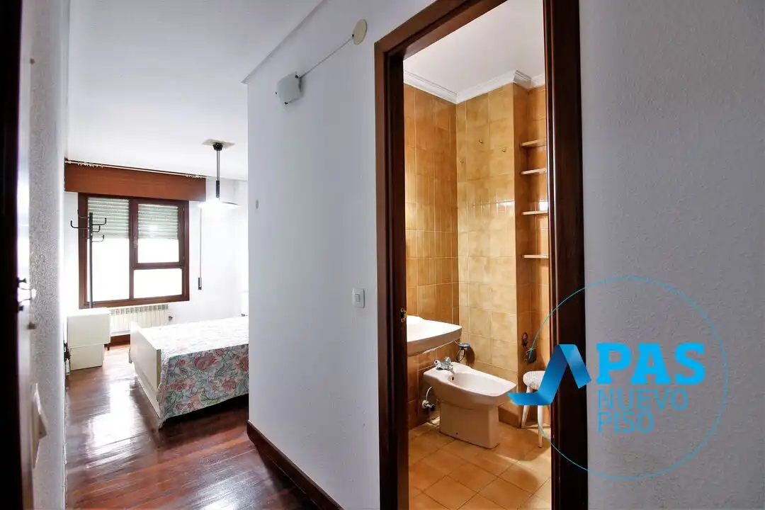Badezimmer von Wohnung zum Verkauf in Santander mit Heizung
