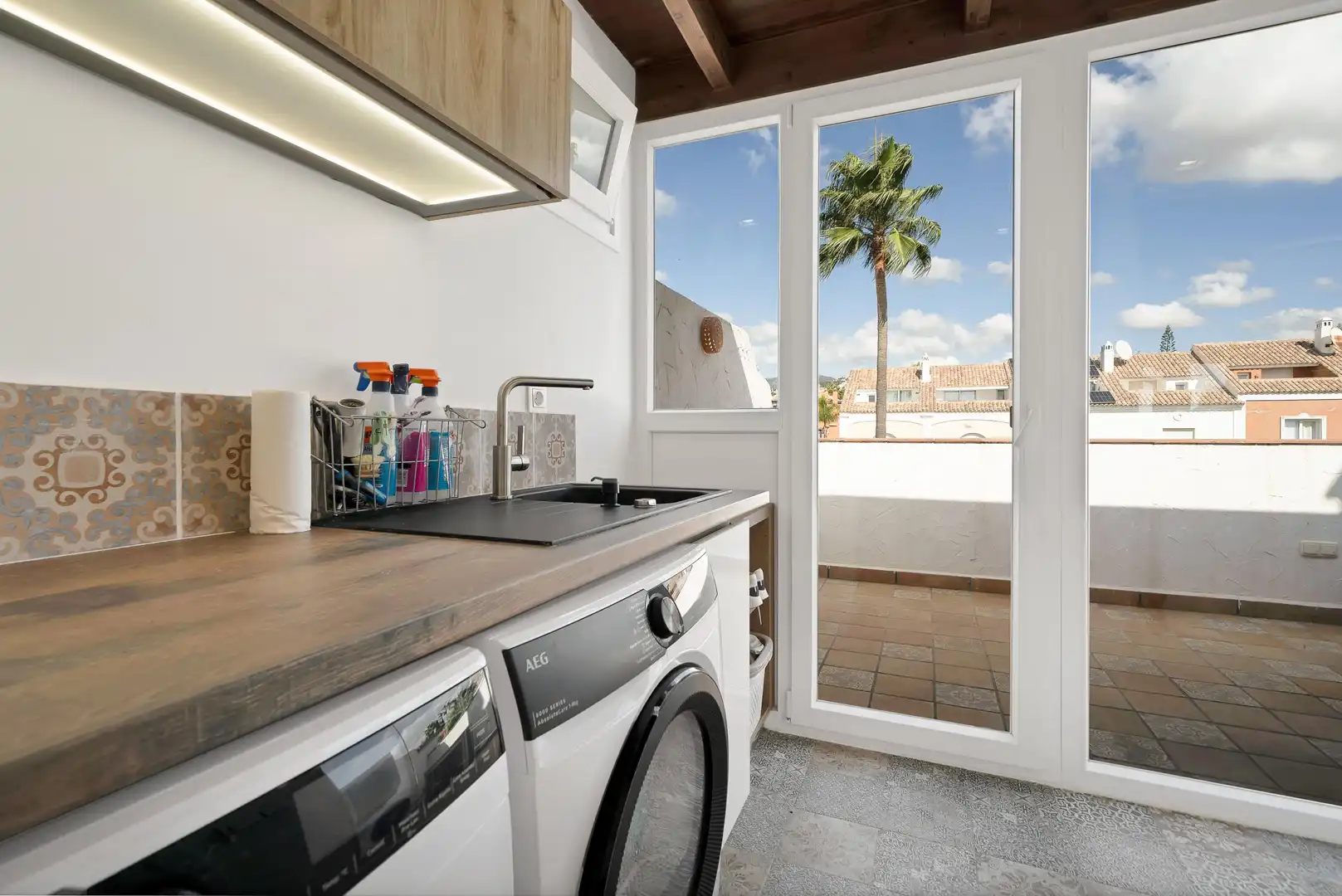 Terraza de Casa adosada en venta en Marbella con Jardín privado, Alarma y Piscina comunitaria