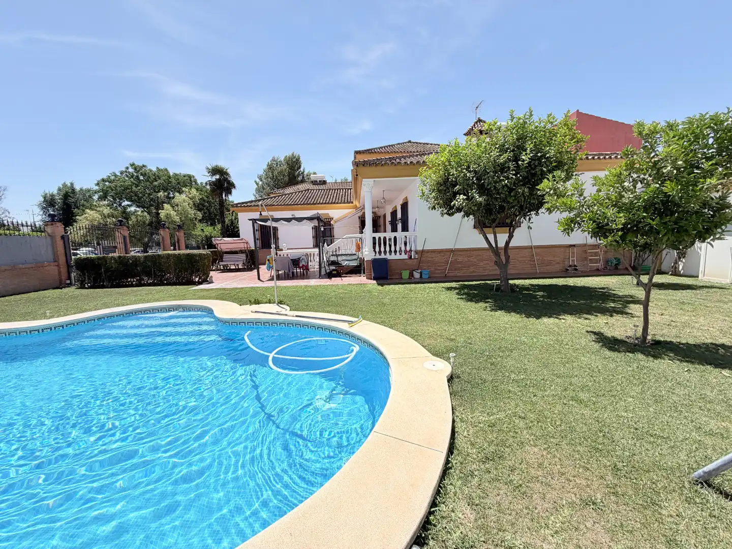 Jardí de Casa o xalet en venda en Bormujos amb Aire condicionat, Jardí privat i Terrassa