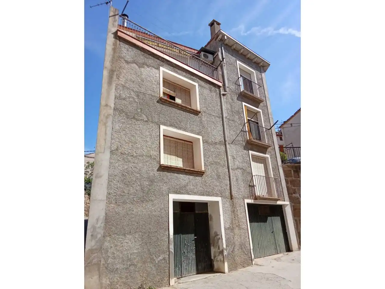 Vista exterior de Casa o chalet en venta en Fonz con Calefacción, Terraza y Amueblado