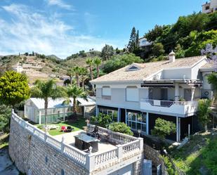 Vista exterior de Casa o xalet en venda en Almuñécar amb Aire condicionat, Calefacció i Terrassa