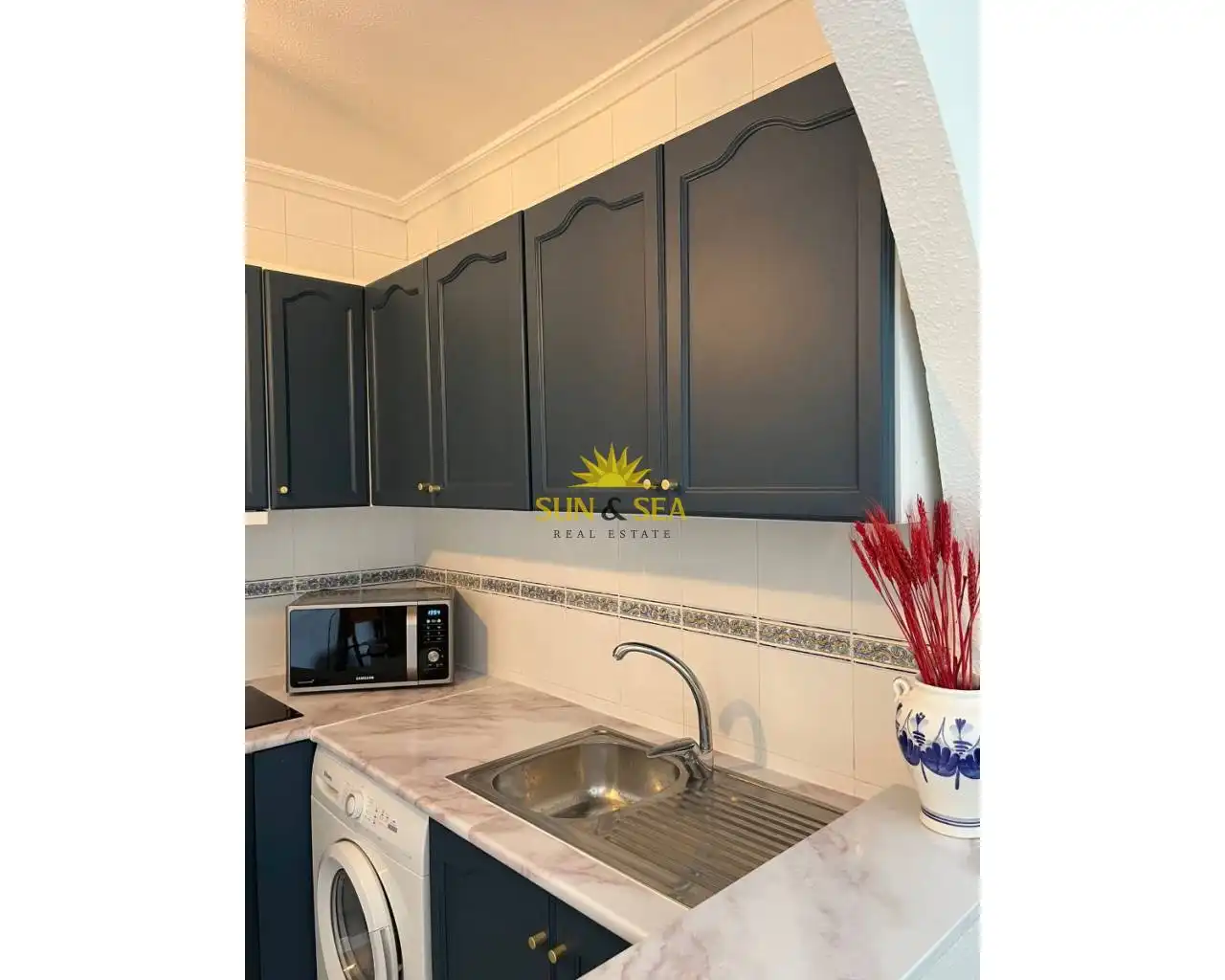 Cocina de Apartamento de alquiler en Torrevieja con Aire acondicionado, Calefacción y Horno