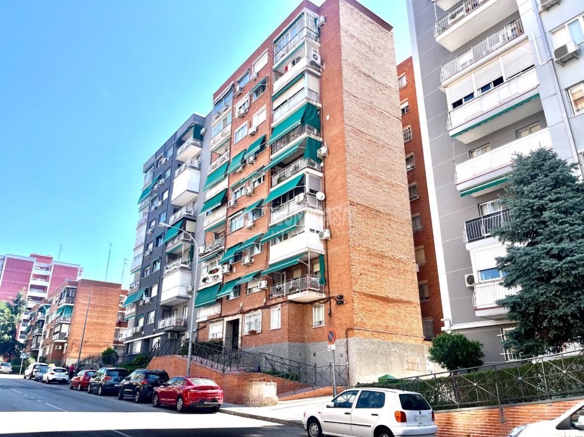 Exterior view of Flat for sale in Fuenlabrada  with Parquet flooring, Terrace and Storage room