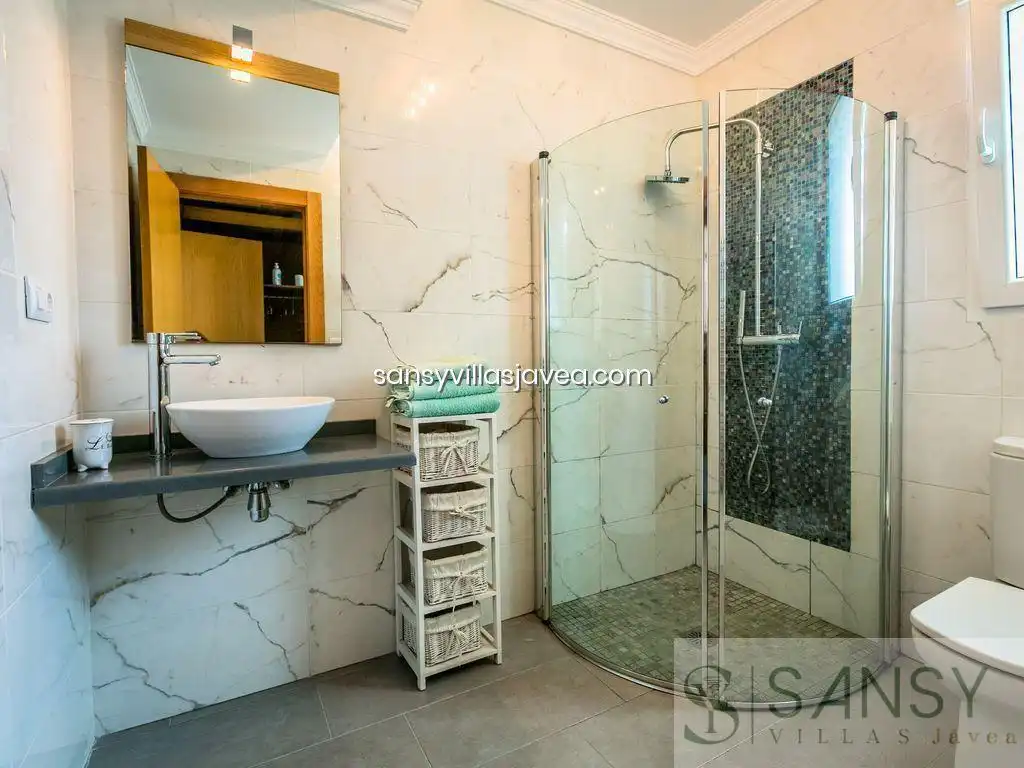 Bathroom of Houses for sale in Jávea / Xàbia  with Air Conditioner and Storage room