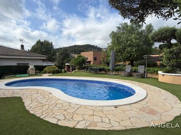 Casa con piscina in vendita a lucena