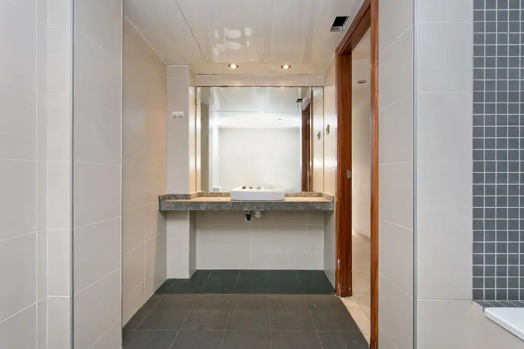 Bathroom of Duplexes for sale in Barcelona