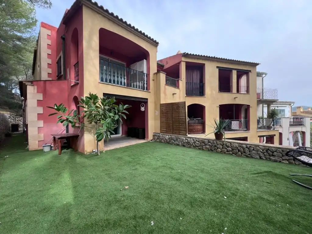Vista exterior de Apartamento de alquiler en Calvià con Aire acondicionado, Jardín privado y Terraza
