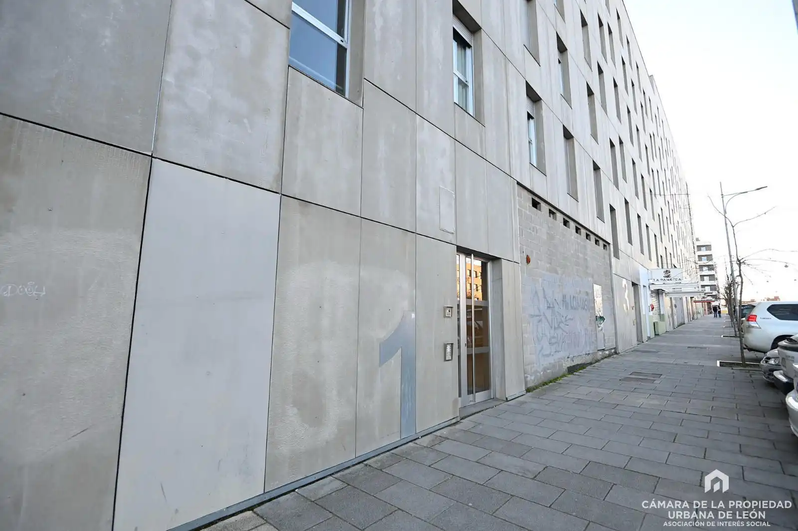 Vista exterior de Pis de lloguer en León Capital  amb Calefacció, Parquet i Terrassa