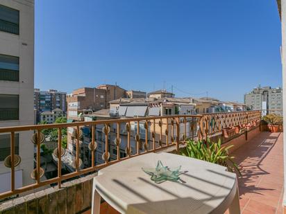 Vista exterior de Àtic en venda en  Granada Capital amb Aire condicionat i Terrassa