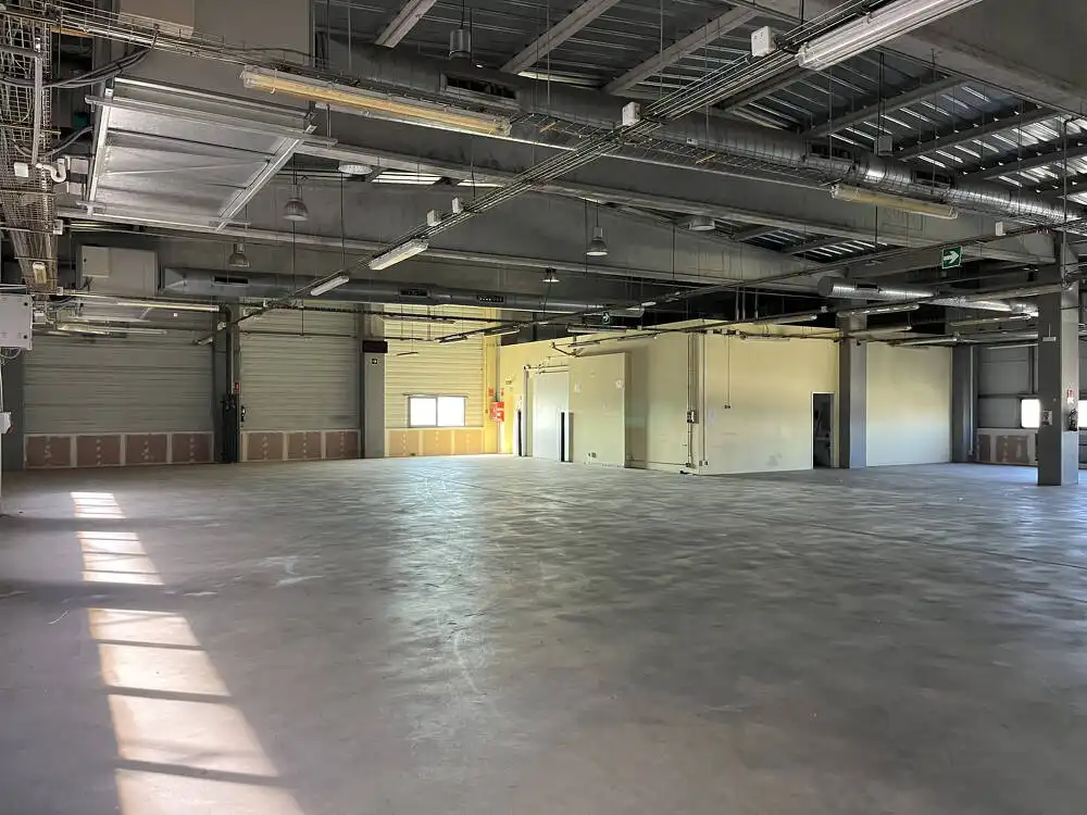 Industrial buildings for rent in Granvia LH