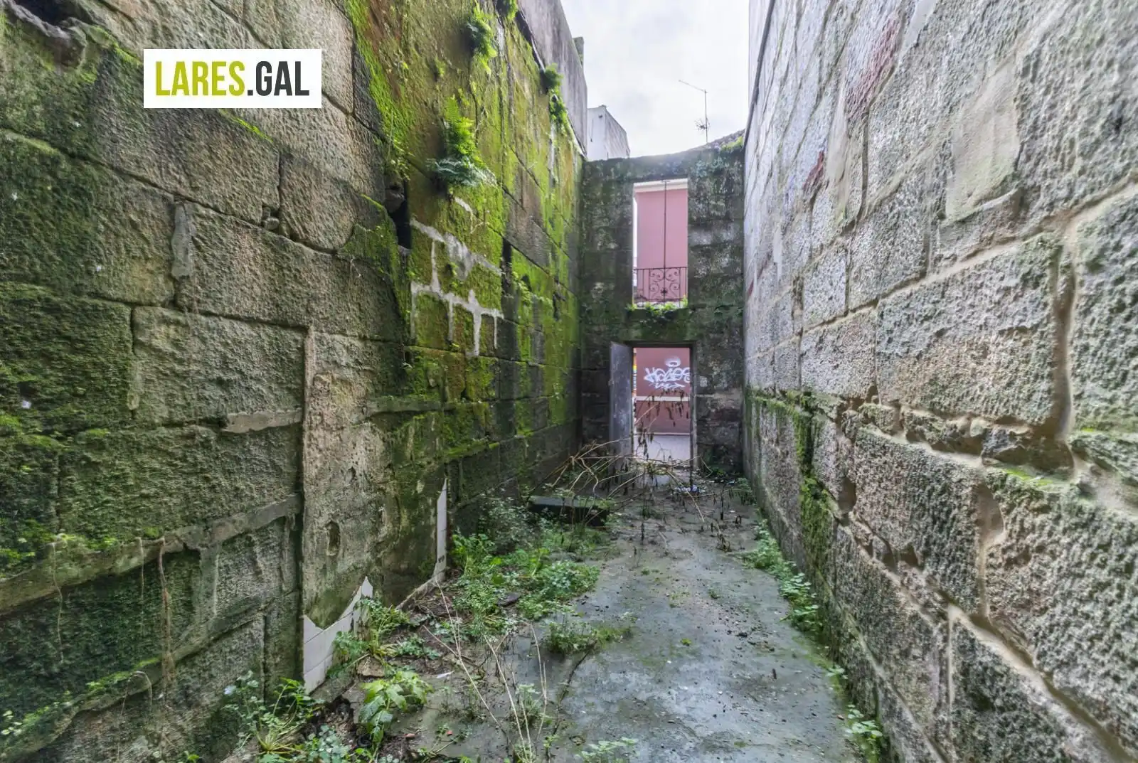 Vista exterior de Casa o xalet en venda en Cangas  amb Terrassa