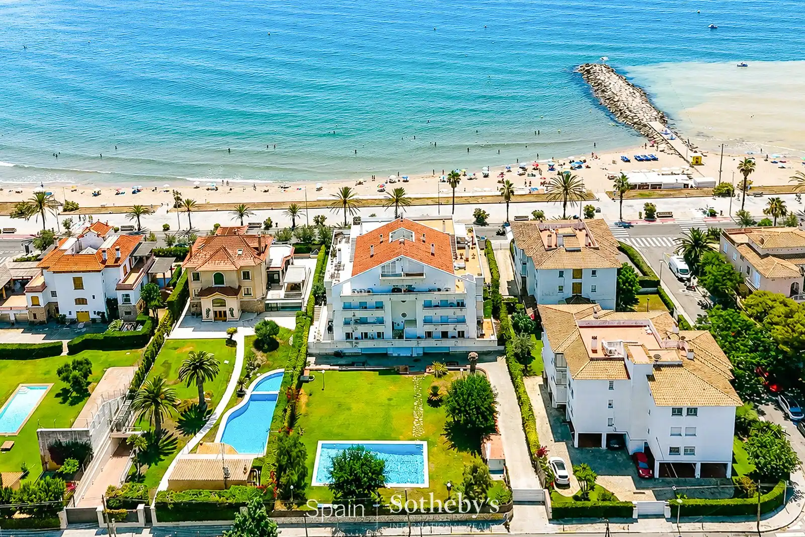 Wohnungen zum Verkauf in Sitges mit Klimaanlage, Heizung und Privatgarten
