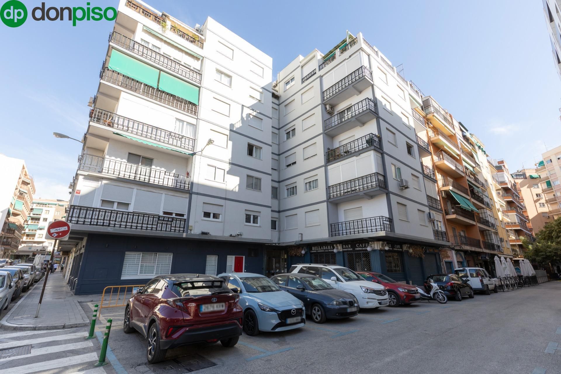 Exterior view of Flat for sale in  Granada Capital