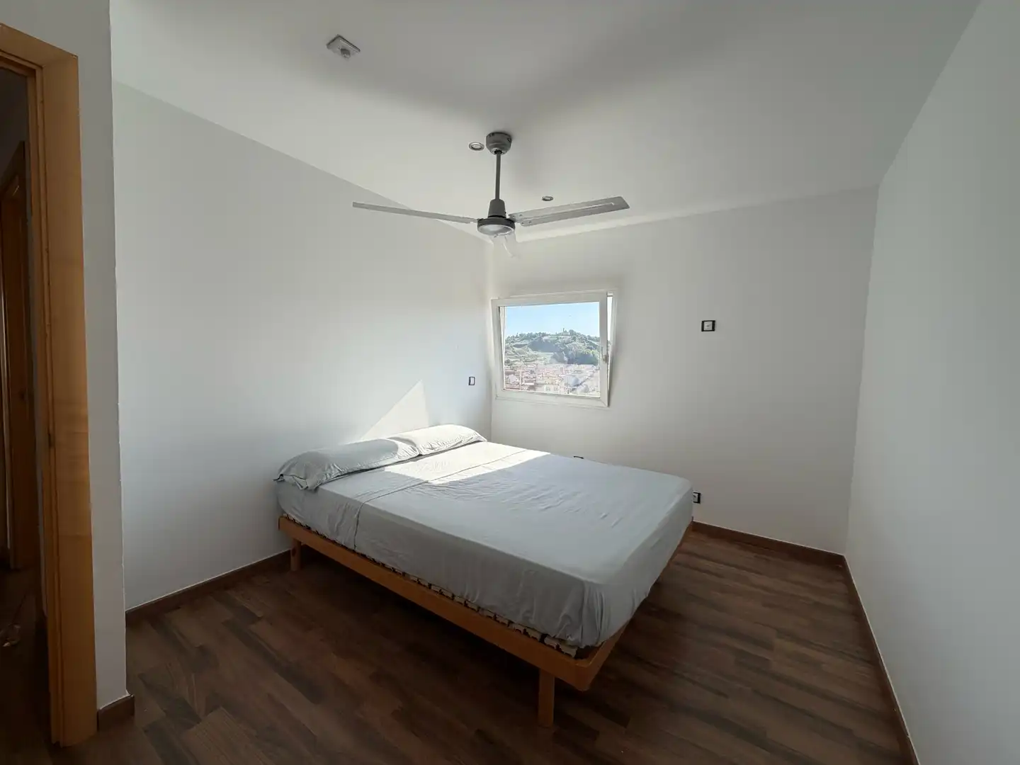 Dormitori de Casa adosada en venda en Olot amb Parquet i Terrassa