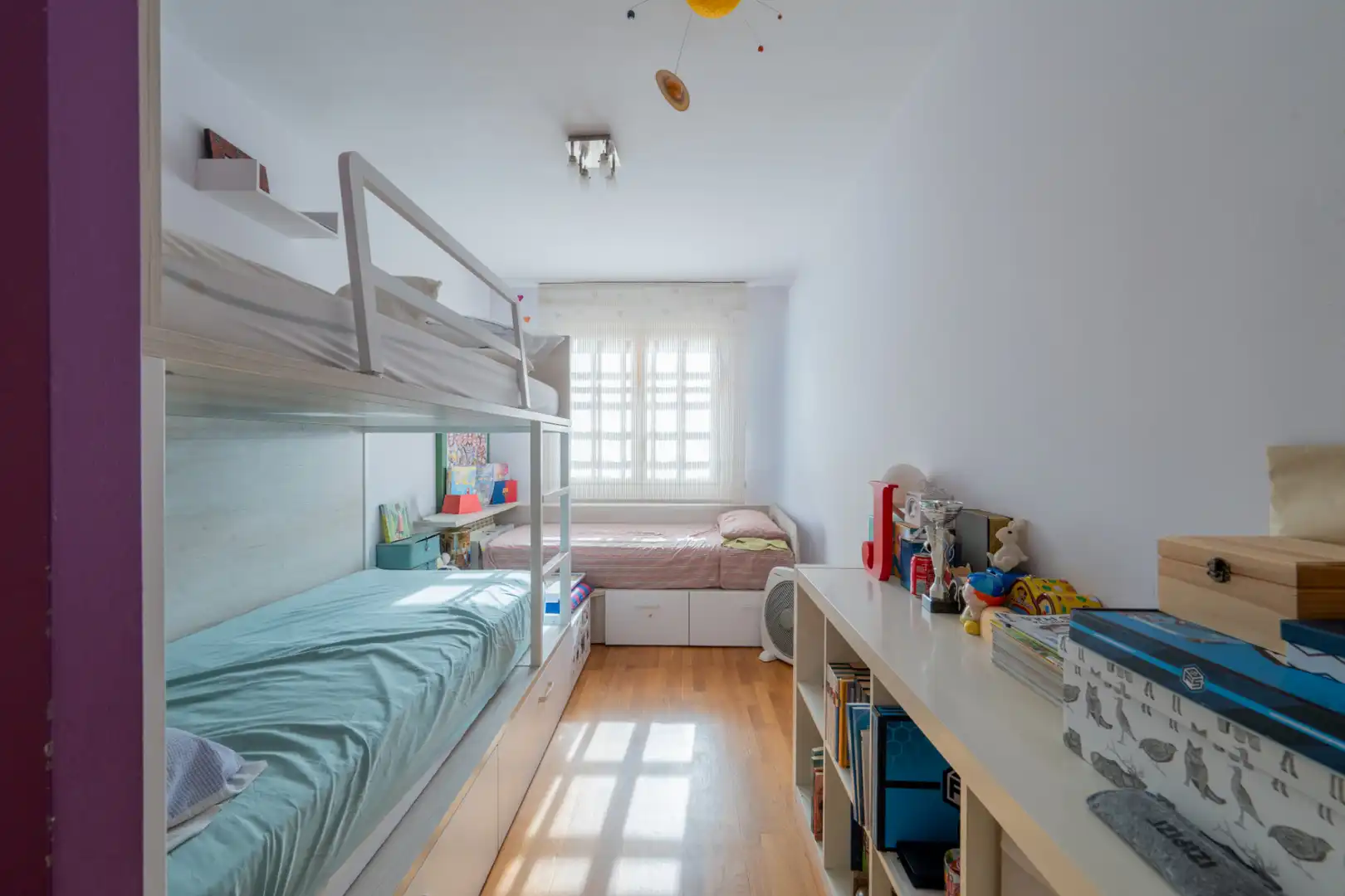 Dormitori de Casa adosada en venda en Sant Cugat del Vallès amb Calefacció, Jardí privat i Parquet