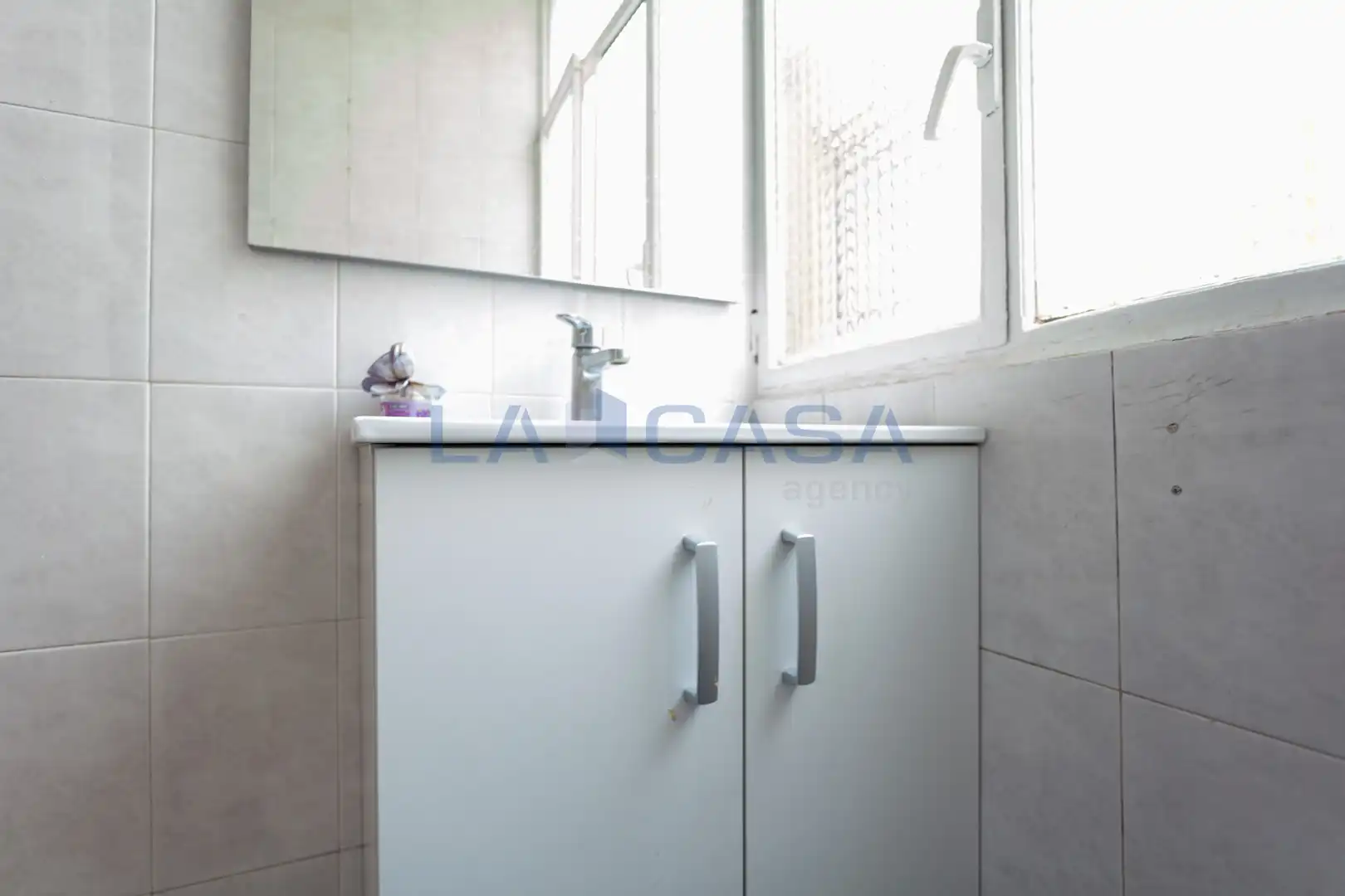 Bathroom of Attic for sale in L'Hospitalet de Llobregat  with Balcony