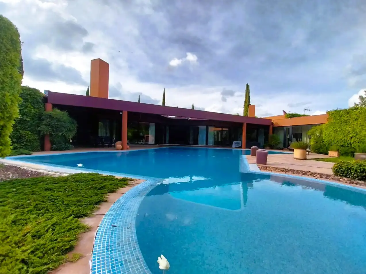 Piscina de Casa o chalet en venta en Pozuelo de Alarcón con Aire acondicionado, Calefacción y Jardín privado